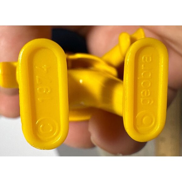 Vintage Playmobil Figures Set Of 3 Grandma Woman Blue Hat Geobra Blue Yellow Red - Picture 7 of 9